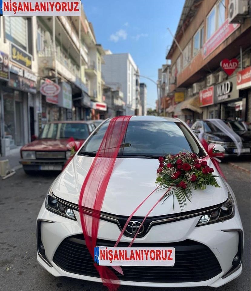 Canlı Araba Süsü Gül